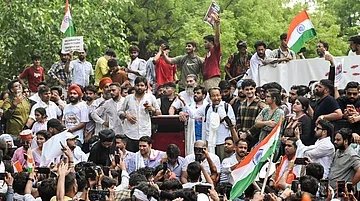 ‎রাজাকারের নাতি থেকে তেলাপোকা