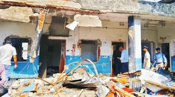 নির্দেশদাতারা অধরাই থেকে যায়