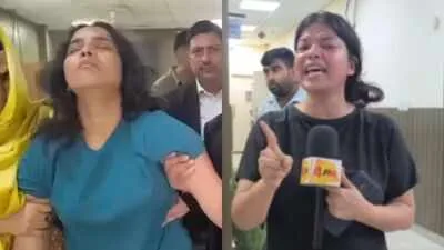 অমিত শাহ'র সাম‌নে মুসলিম নারী সাংবাদিককে নির্যাতন দি‌ল্লি‌তে